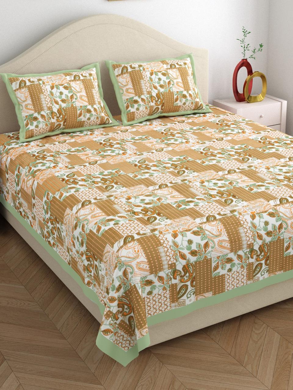 This high-quality 100% cotton bedsheet is designed for maximum comfort and practicality.