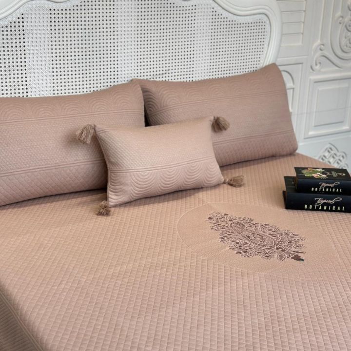 Elegance Touch 4-Piece Cotton Quilted Bedding Set with Highlighter Cushion - The Gharnish - A Unit of Satkala Creations