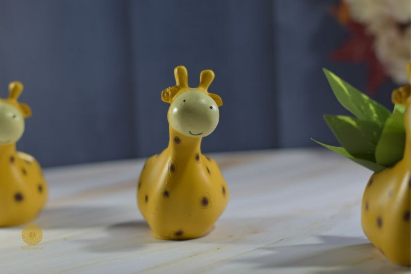 Baby Giraf Resin Miniature - The Gharnish - A Unit of Satkala Creations