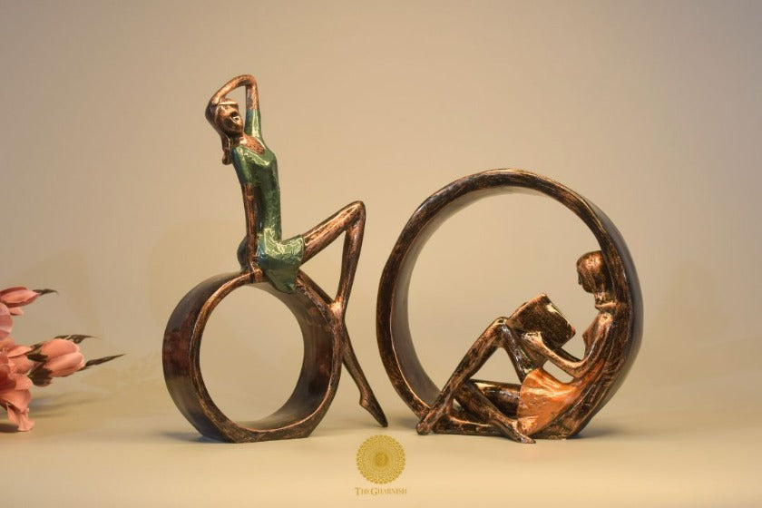 Creative Abstract Resin Modern Girls Statues - The Gharnish - A Unit of Satkala Creations