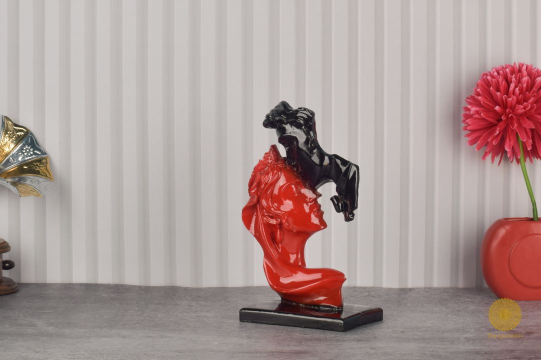 Love Couple Showpeice - The Gharnish - A Unit of Satkala Creations