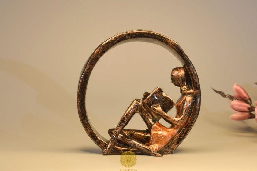 Creative Abstract Resin Modern Girls Statues - The Gharnish - A Unit of Satkala Creations