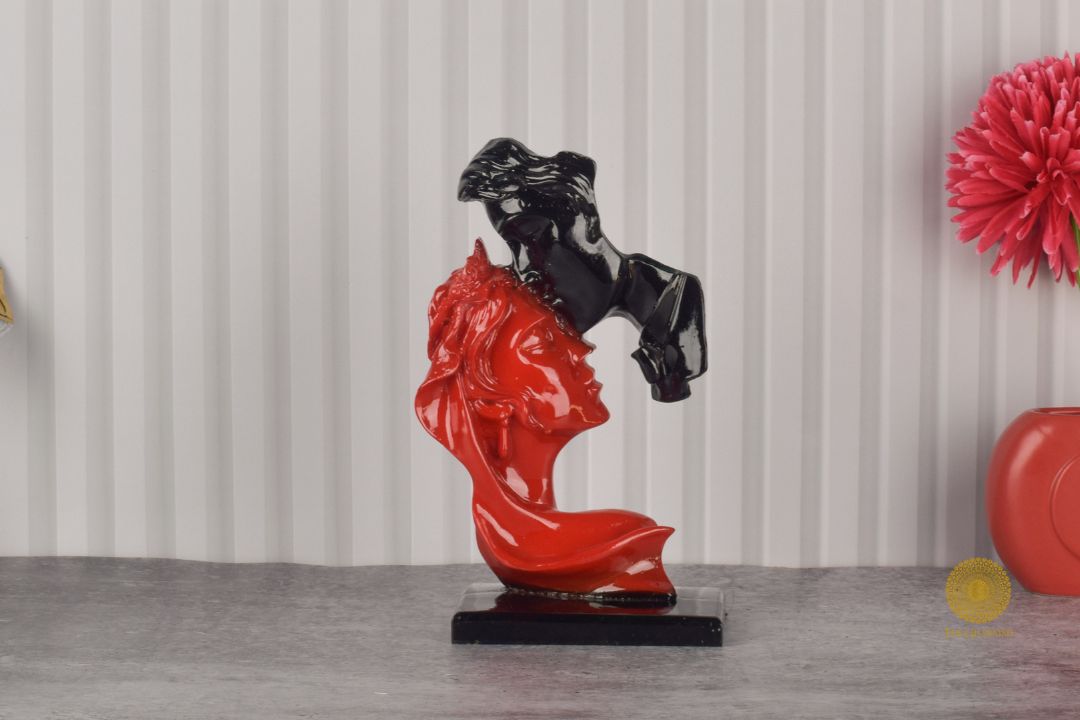 Love Couple Showpeice - The Gharnish - A Unit of Satkala Creations