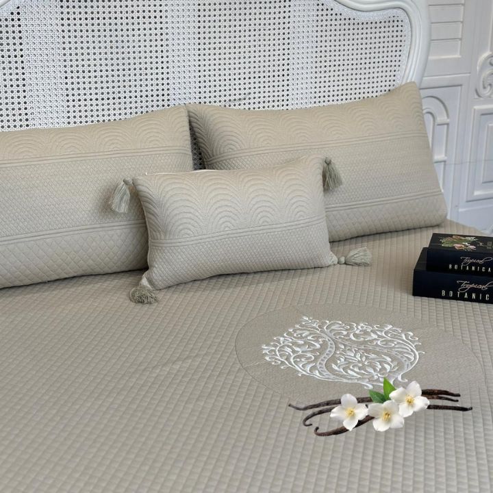 Elegance Touch 4-Piece Cotton Quilted Bedding Set with Highlighter Cushion - The Gharnish - A Unit of Satkala Creations