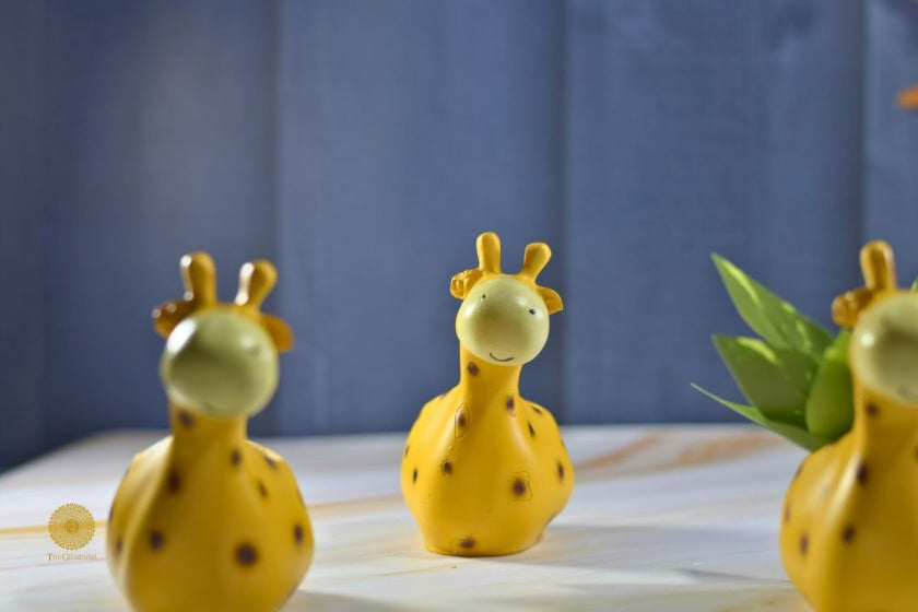 Baby Giraf Resin Miniature - The Gharnish - A Unit of Satkala Creations