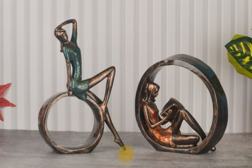 Creative Abstract Resin Modern Girls Statues - The Gharnish - A Unit of Satkala Creations