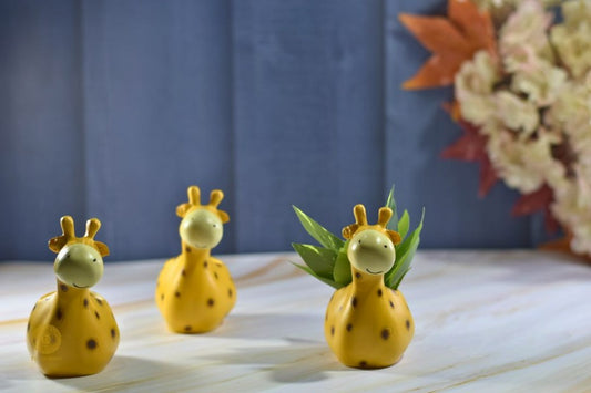 Baby Giraf Resin Miniature - The Gharnish - A Unit of Satkala Creations