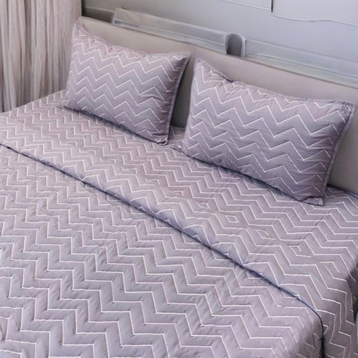 Paradise embroidered king size quilted bedcover set - The Gharnish - A Unit of Satkala Creations