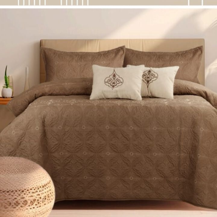 Zara Beautiful Pattern Quilted Bedding Set of 5 Pcs - The Gharnish - A Unit of Satkala Creations