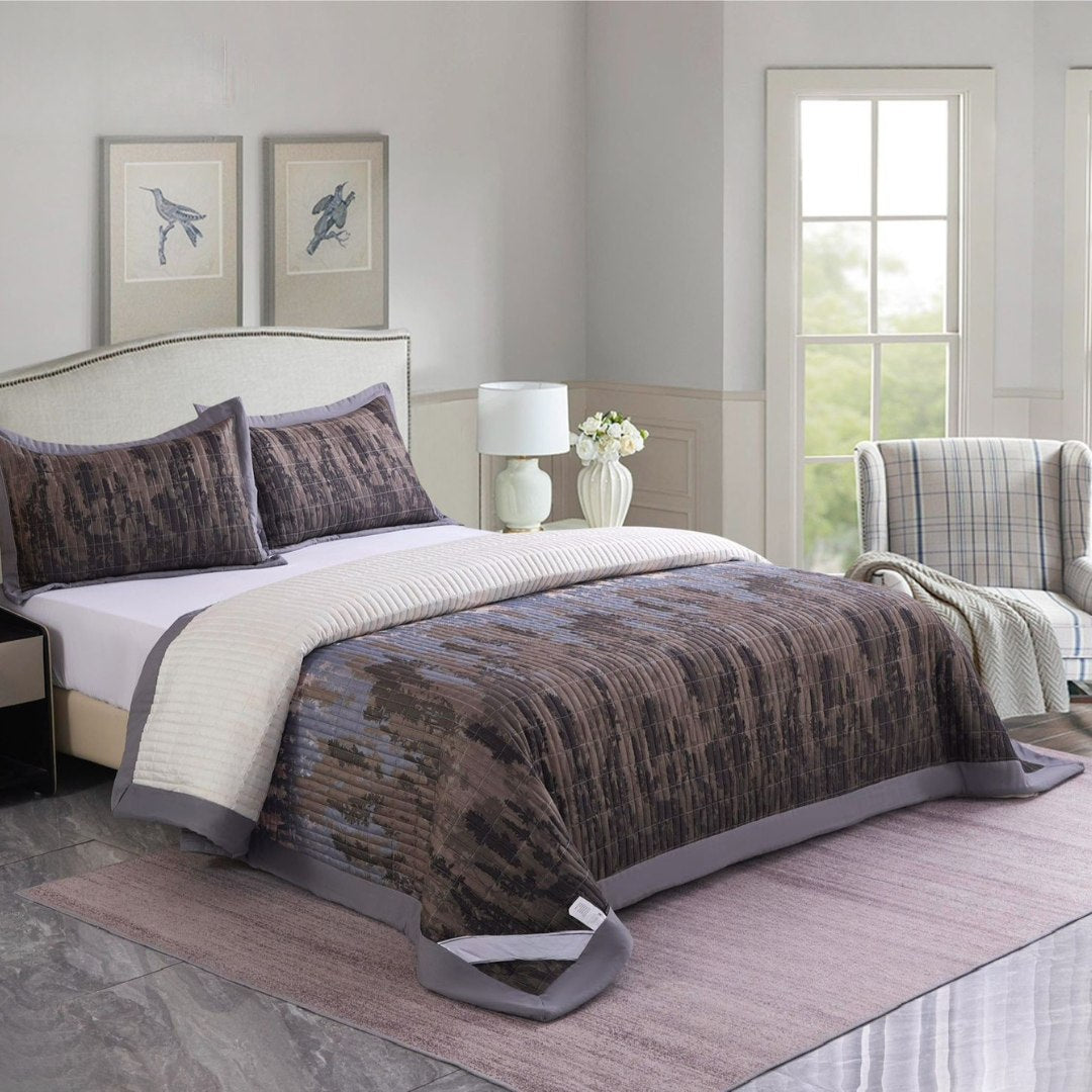 Ultra king bedcover with 2 pillow covers repeat version