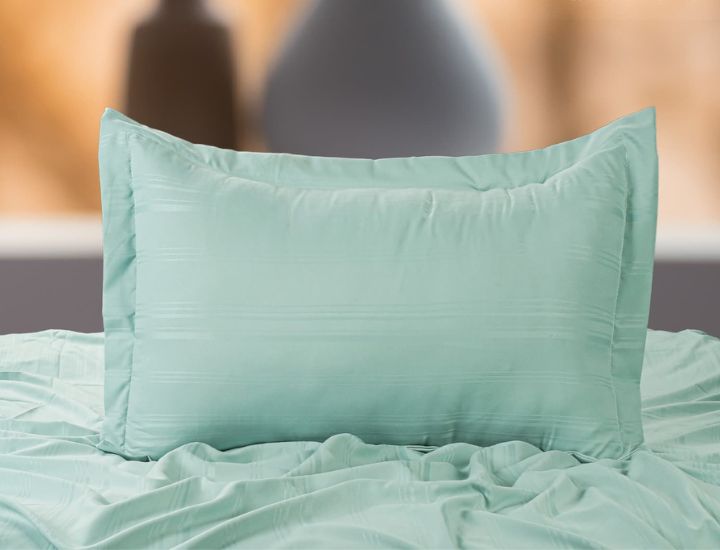 "Luxurious joint-free king size bedsheet with a modern geometric jacquard pattern, designed for a seamless and elegant bedroom look."