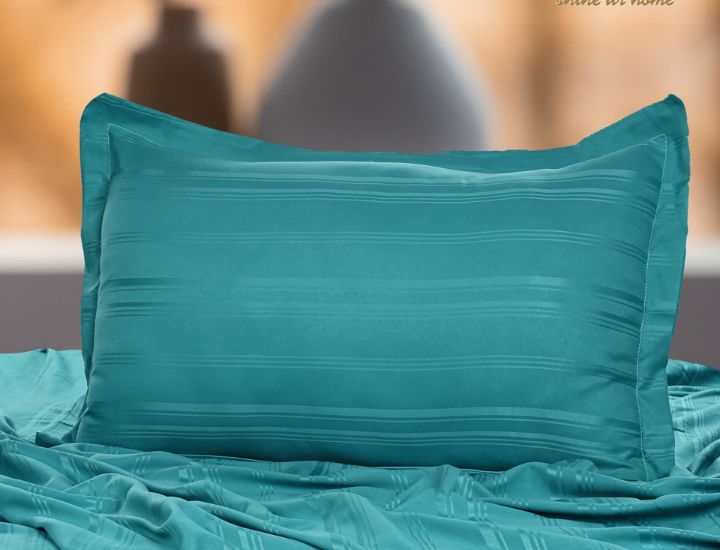 "Luxurious joint-free king size bedsheet with a modern geometric jacquard pattern, designed for a seamless and elegant bedroom look."