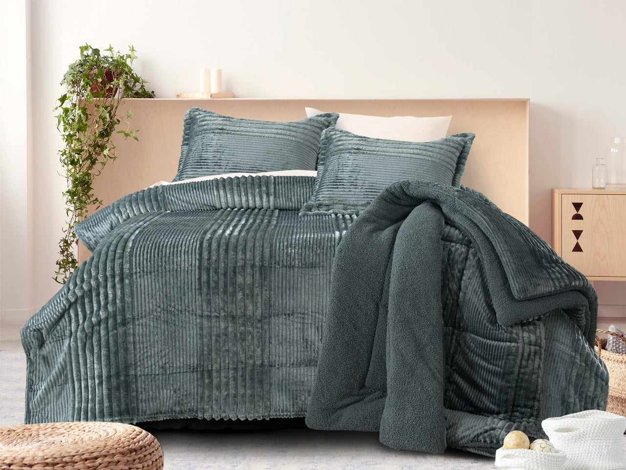 Premium Warm Quilt Bedding Set - The Gharnish - A Unit of Satkala Creations