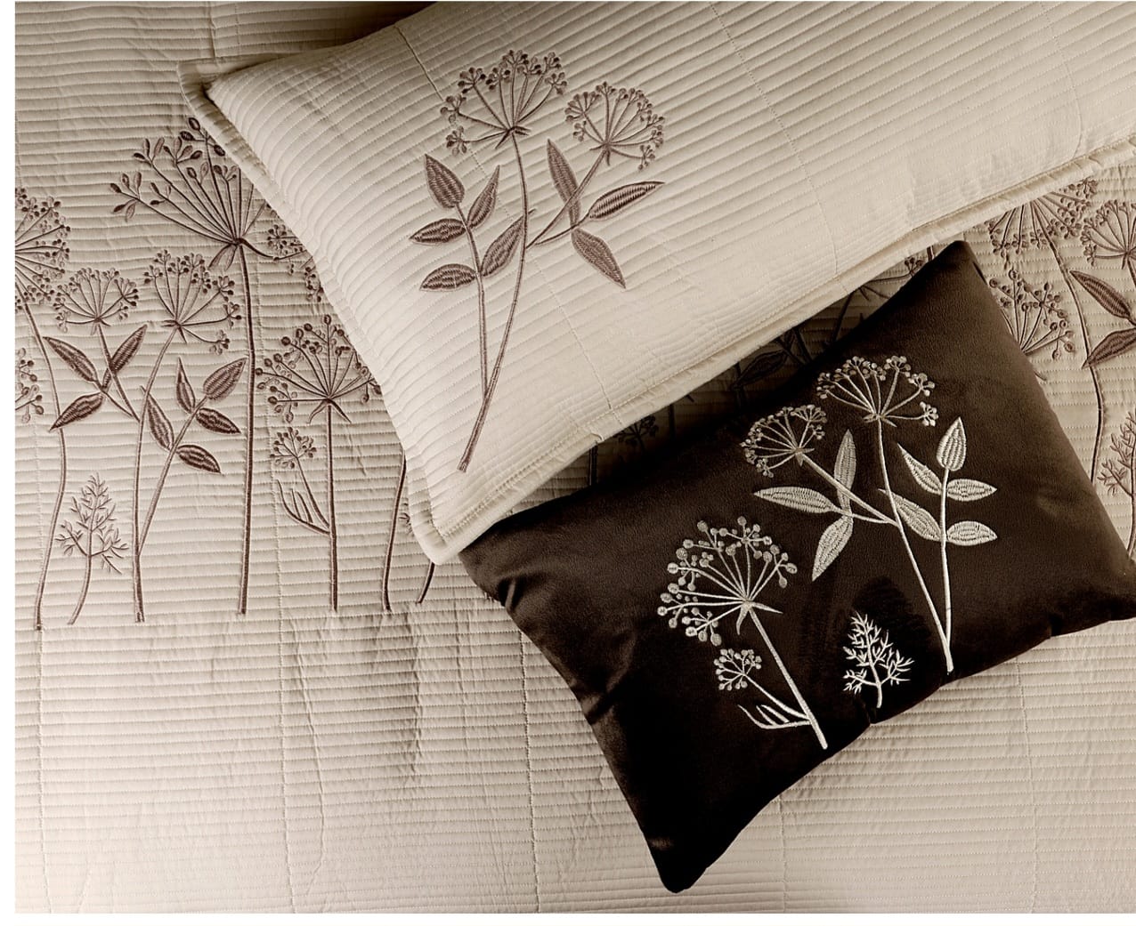 Fern and Petals Quilted Bedding Set of 5 - The Gharnish - A Unit of Satkala Creations