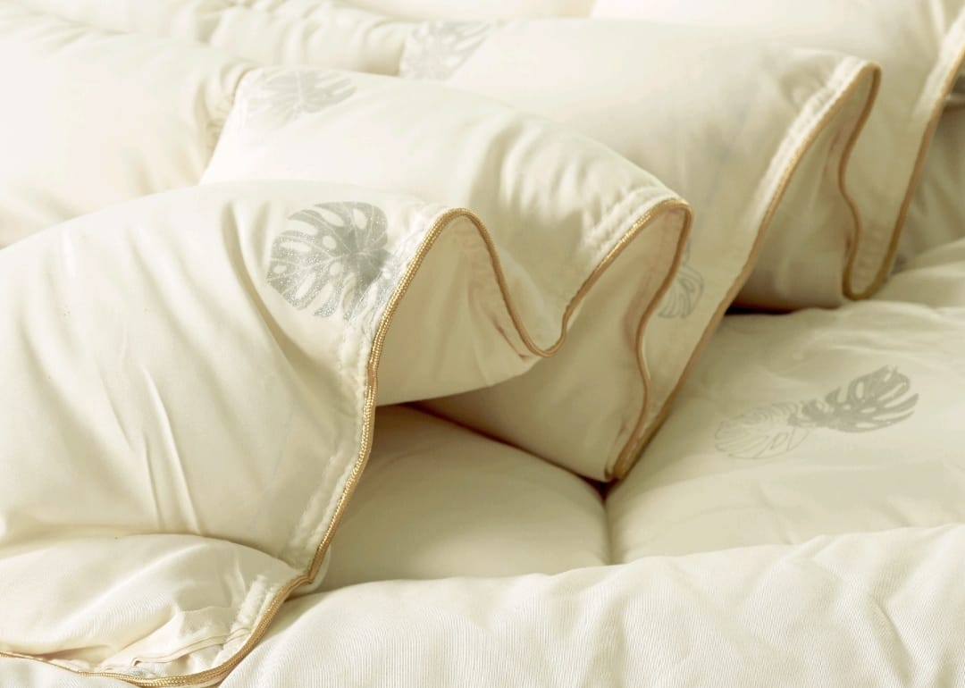 Ultrasoft luxury & Supersoft Micro Fibre Comforter With Anti Fibre Peeling Treatment - The Gharnish - A Unit of Satkala Creations