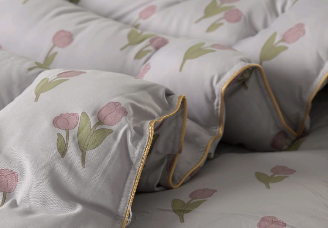 Ultrasoft luxury & Supersoft Micro Fibre Comforter With Anti Fibre Peeling Treatment - The Gharnish - A Unit of Satkala Creations