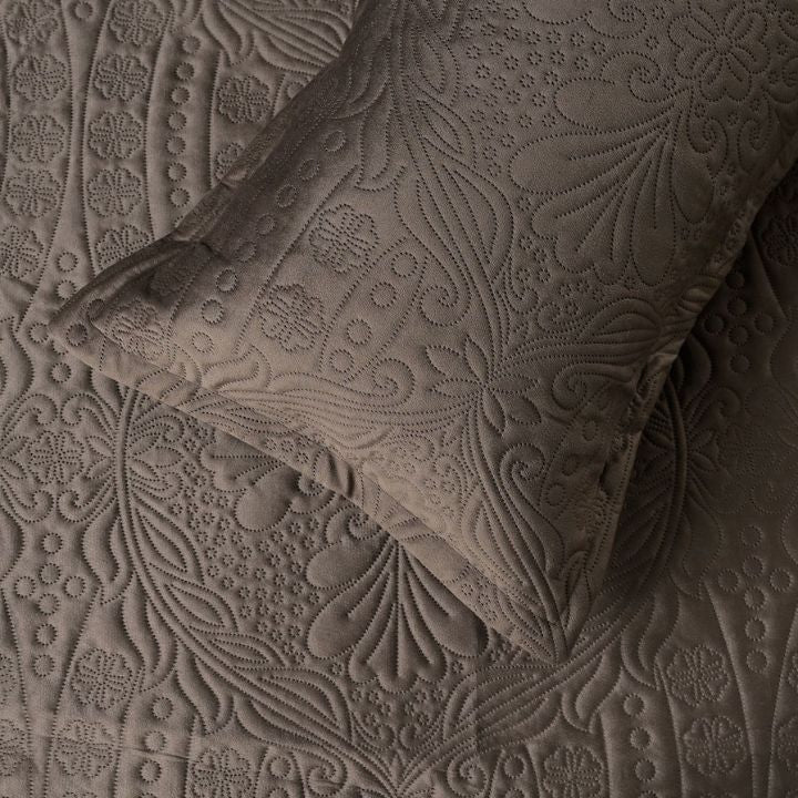 Super Luxurious Quilted Holland Fabric King Size Bedding Set - The Gharnish - A Unit of Satkala Creations