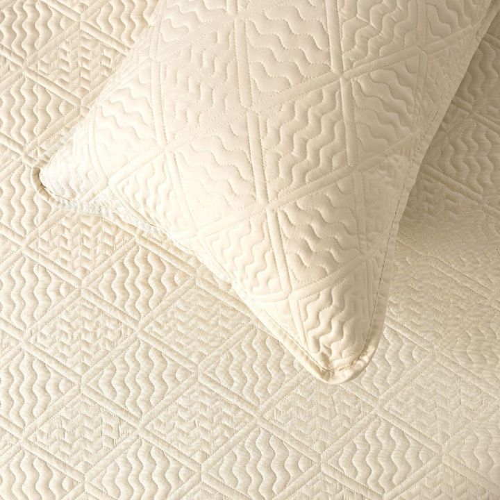 Sensation Quilted designer Bedding Set - The Gharnish - A Unit of Satkala Creations