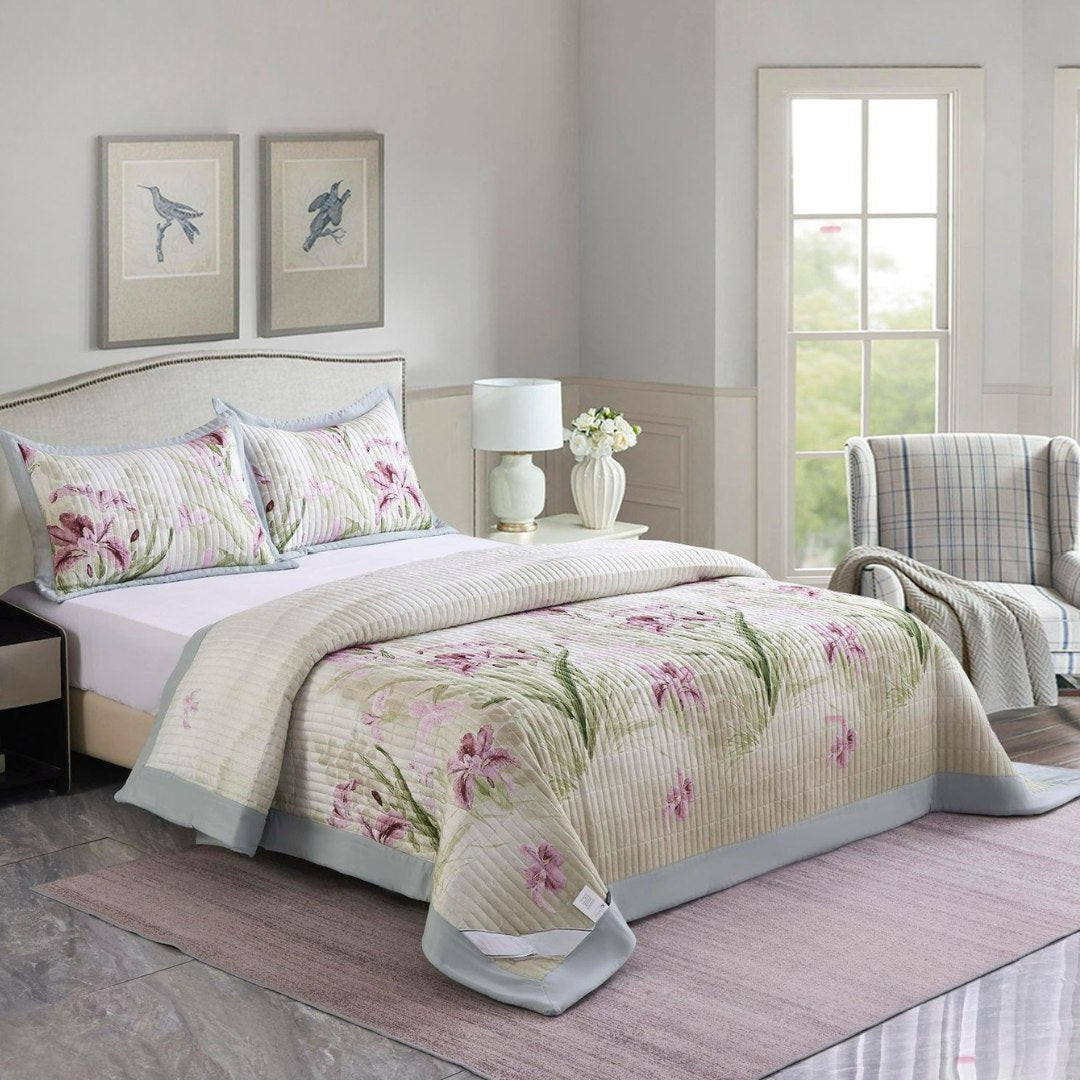 Ultra king bedcover with 2 pillow covers repeat version