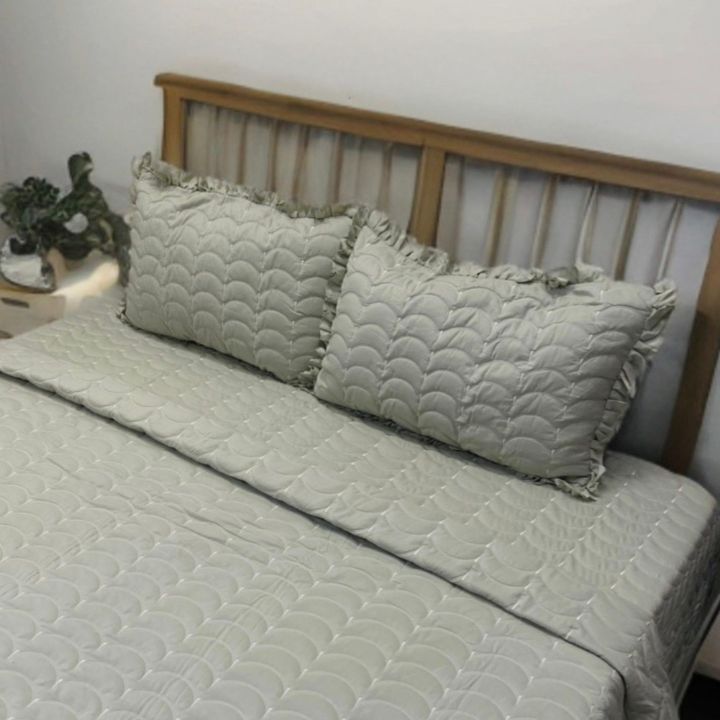 Harmony embroidered king size quilted bedcover set - The Gharnish - A Unit of Satkala Creations