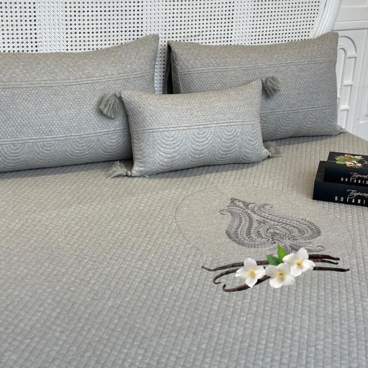 Elegance Touch 4-Piece Cotton Quilted Bedding Set with Highlighter Cushion - The Gharnish - A Unit of Satkala Creations