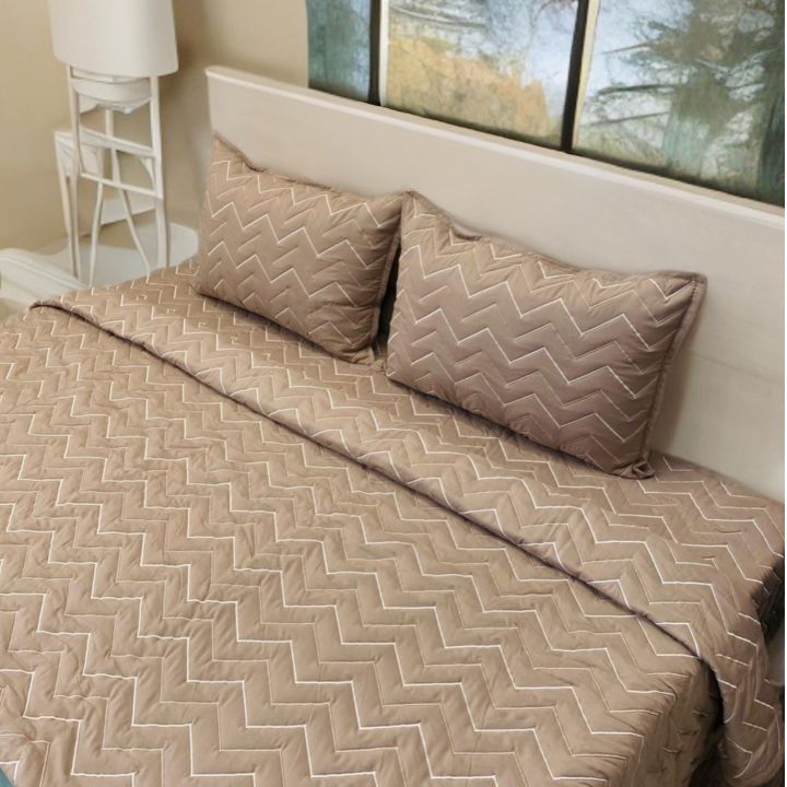Paradise embroidered king size quilted bedcover set