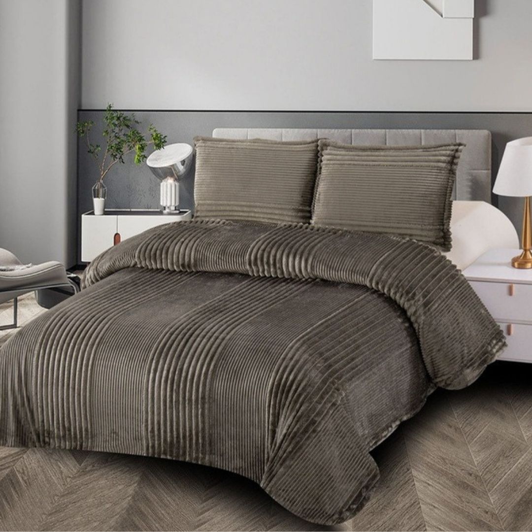 Woolrich Premium Warm Quilt for Winter - The Gharnish - A Unit of Satkala Creations