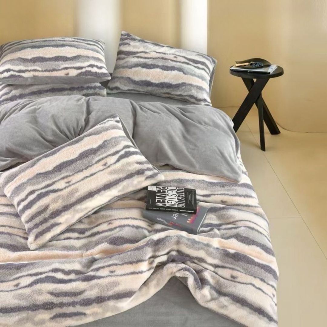 Iconic Wave Design Winter Quilt - The Gharnish - A Unit of Satkala Creations