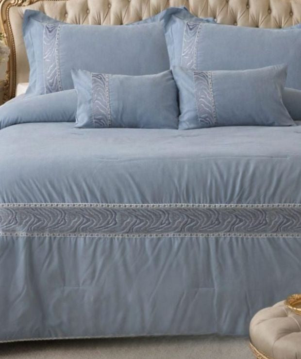 Luxury king size comforter set by The Gharnish, soft and plush bedding with four pieces for all-season comfort.
