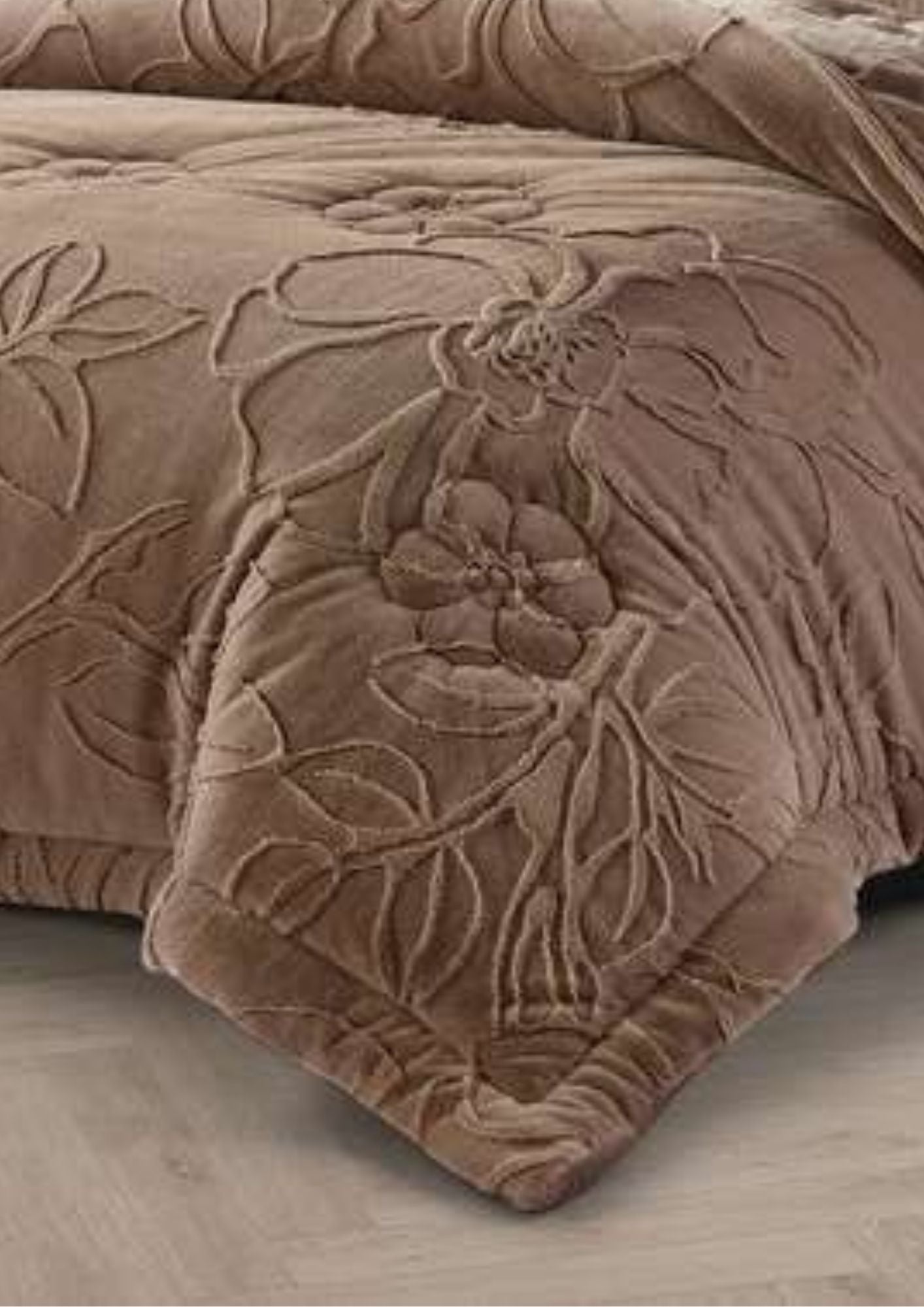 Luxury Embossed Floral Design Cozy 6 Pcs Set - The Gharnish - A Unit of Satkala Creations