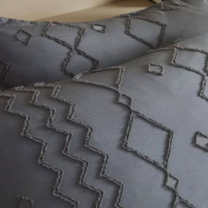 King Size Tuffted Bedcover - The Gharnish - A Unit of Satkala Creations