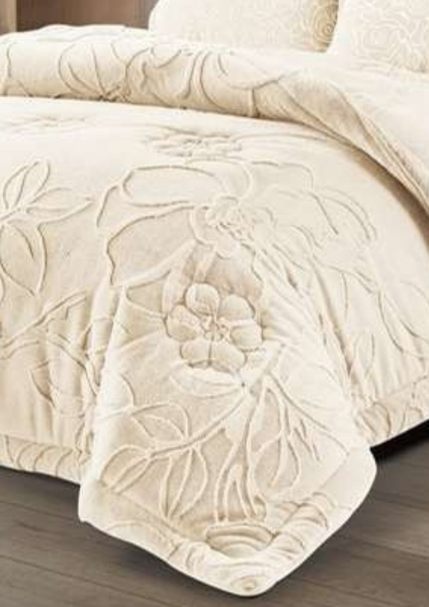 Luxury Embossed Floral Design Cozy 6 Pcs Set - The Gharnish - A Unit of Satkala Creations