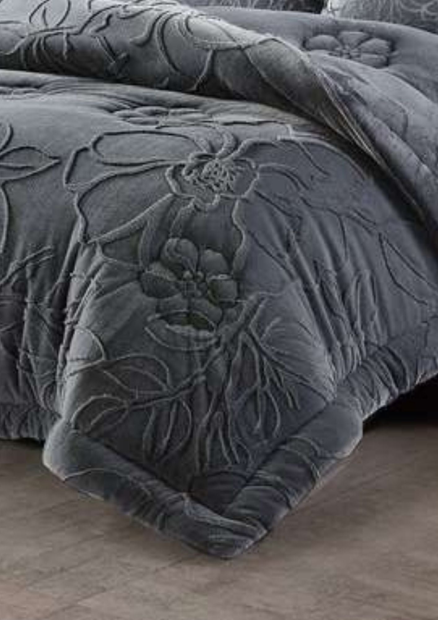 Luxury Embossed Floral Design Cozy 6 Pcs Set - The Gharnish - A Unit of Satkala Creations