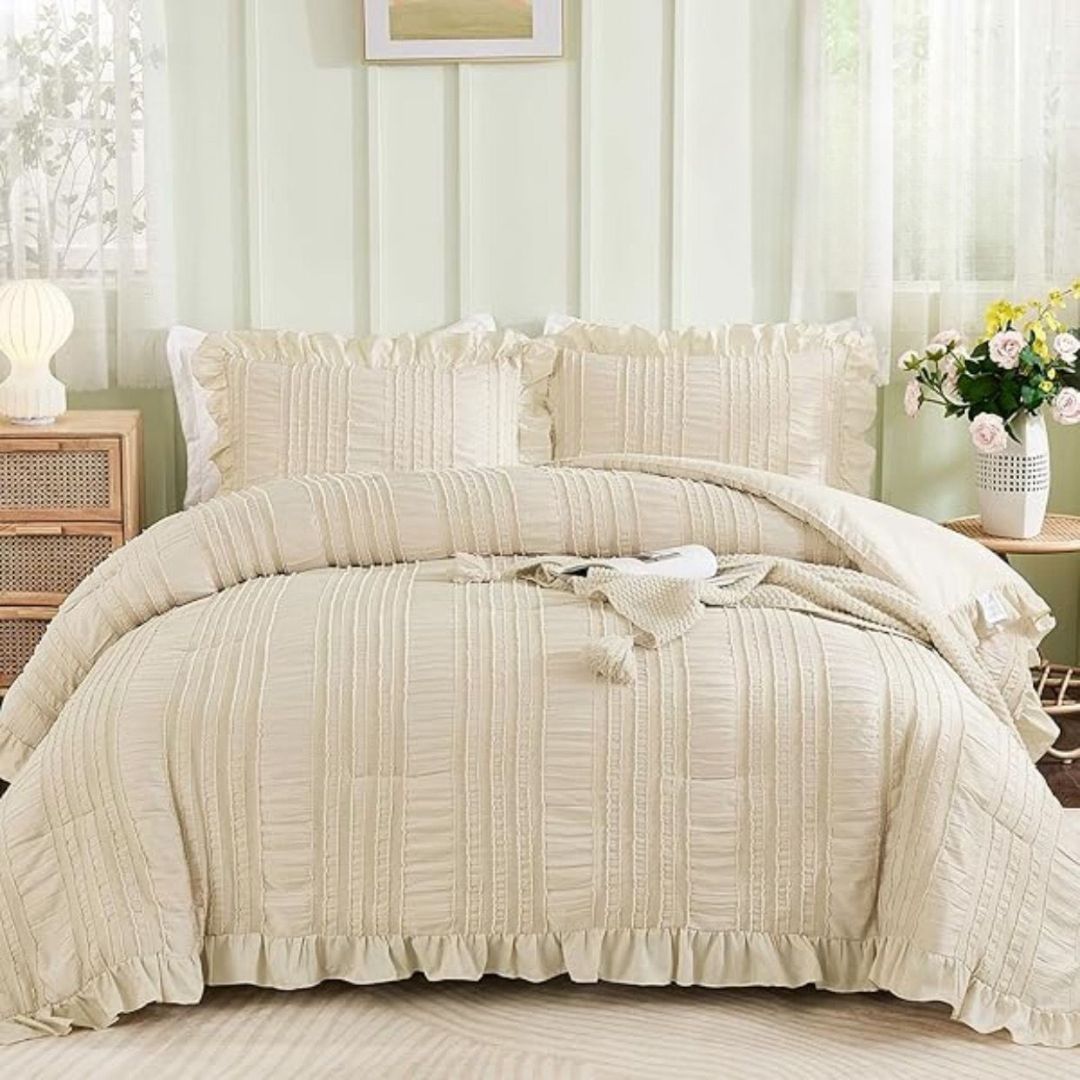 Seersucker Tufted Bedding Set With Frill - The Gharnish - A Unit of Satkala Creations