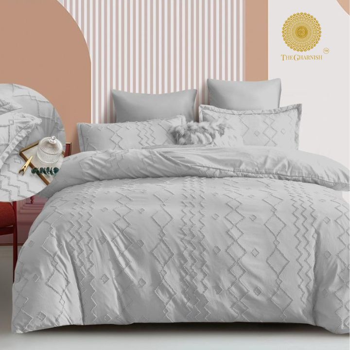 TUFTER Jacquard Microfiber Comforter