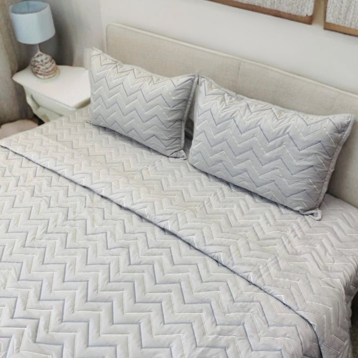 Paradise embroidered king size quilted bedcover set