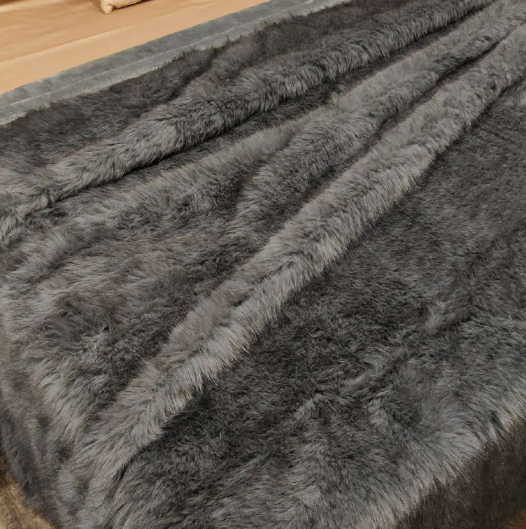 Luxury Faux Fur Winter Blanket – Ultra Soft Plush Warm Throw for Bed & Home