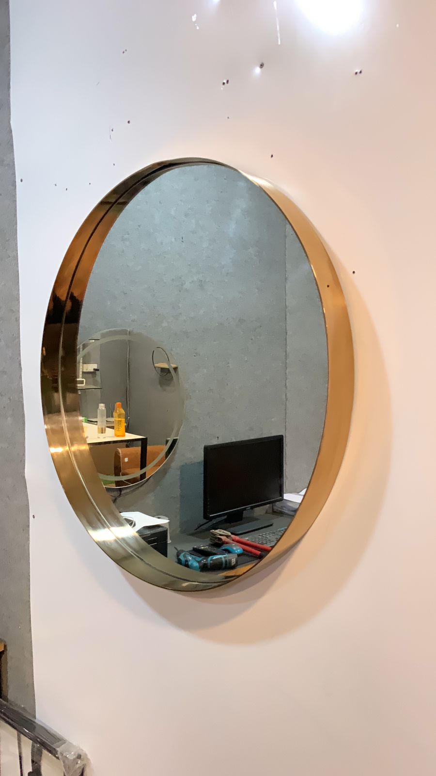 Modern Black Effinito Wall Mirror – Sleek Metal Frame Mirror for Bathroom, Bedroom & Living Room Decor - The Gharnish - A Unit of Satkala Creations