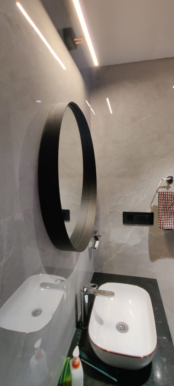 Modern Black Effinito Wall Mirror – Sleek Metal Frame Mirror for Bathroom, Bedroom & Living Room Decor - The Gharnish - A Unit of Satkala Creations