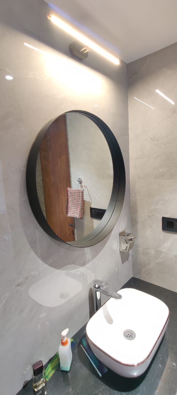 Modern Black Effinito Wall Mirror – Sleek Metal Frame Mirror for Bathroom, Bedroom & Living Room Decor - The Gharnish - A Unit of Satkala Creations
