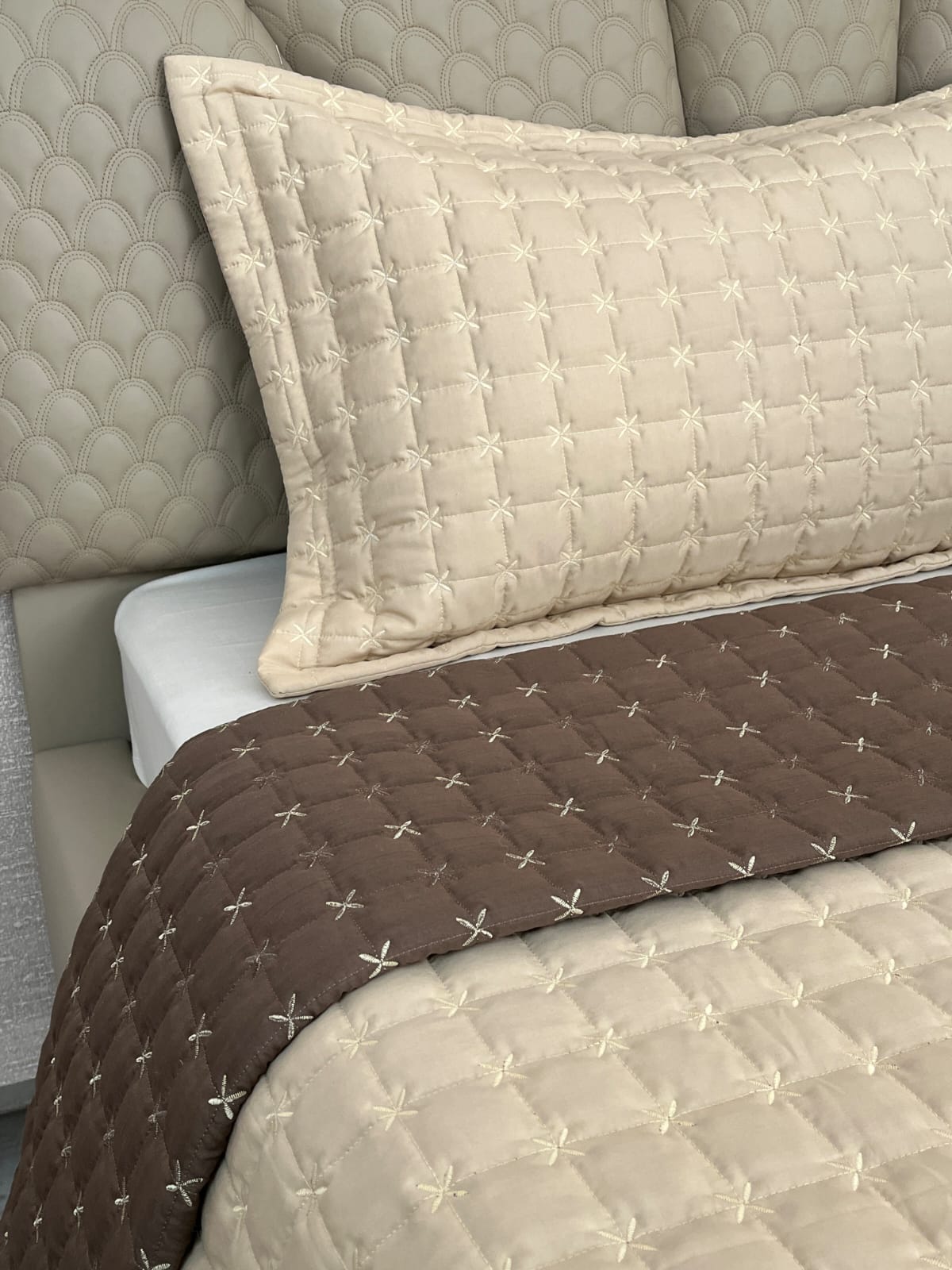 Soft and snug luxury 3-piece quilted bedcover set with geometric pattern, reversible pastel bedding by The Gharnish.
