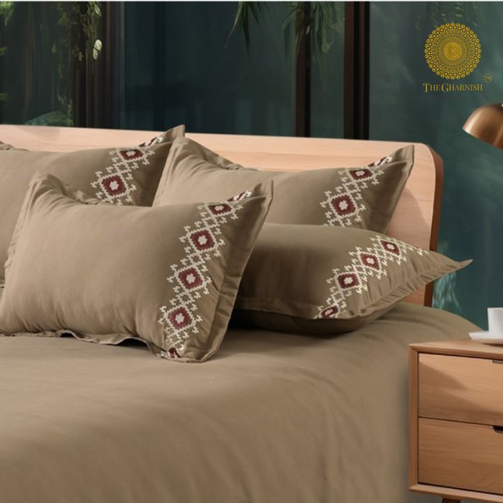 Plain Bedding Set with Embrodiery on Pillow