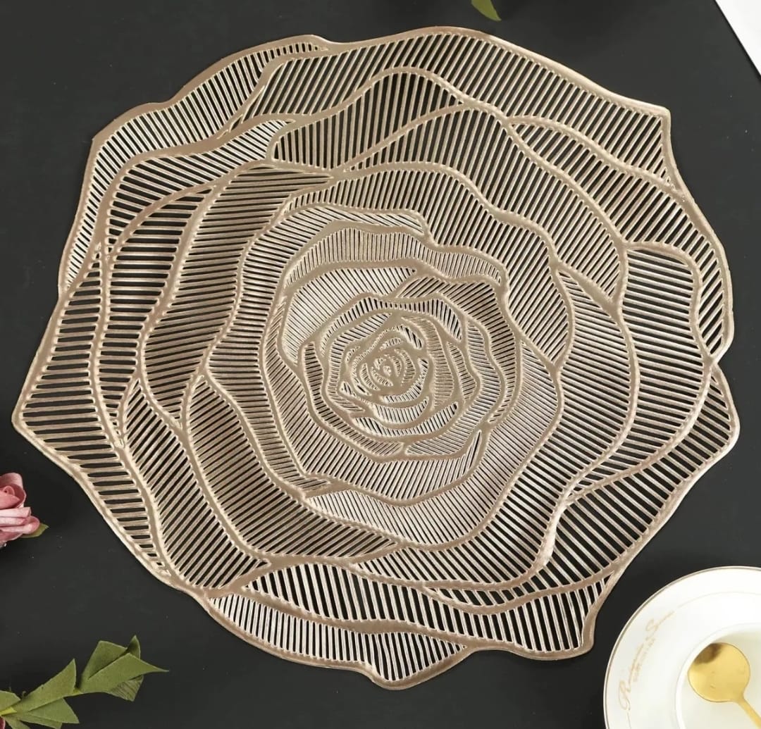 Flower Shaped Table Mat Set of 6 (16x16 Inches)