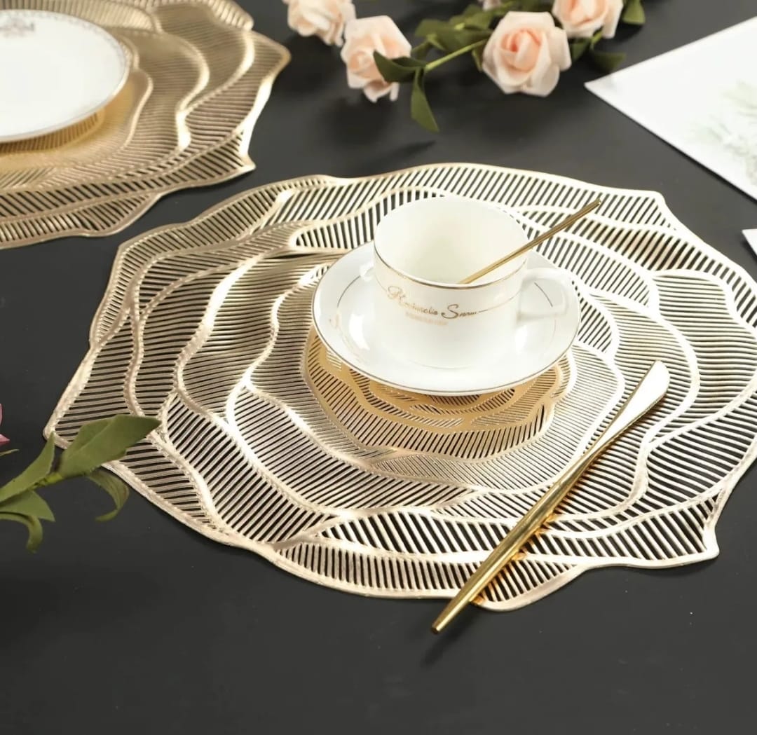 Flower Shaped Table Mat Set of 6 (16x16 Inches)