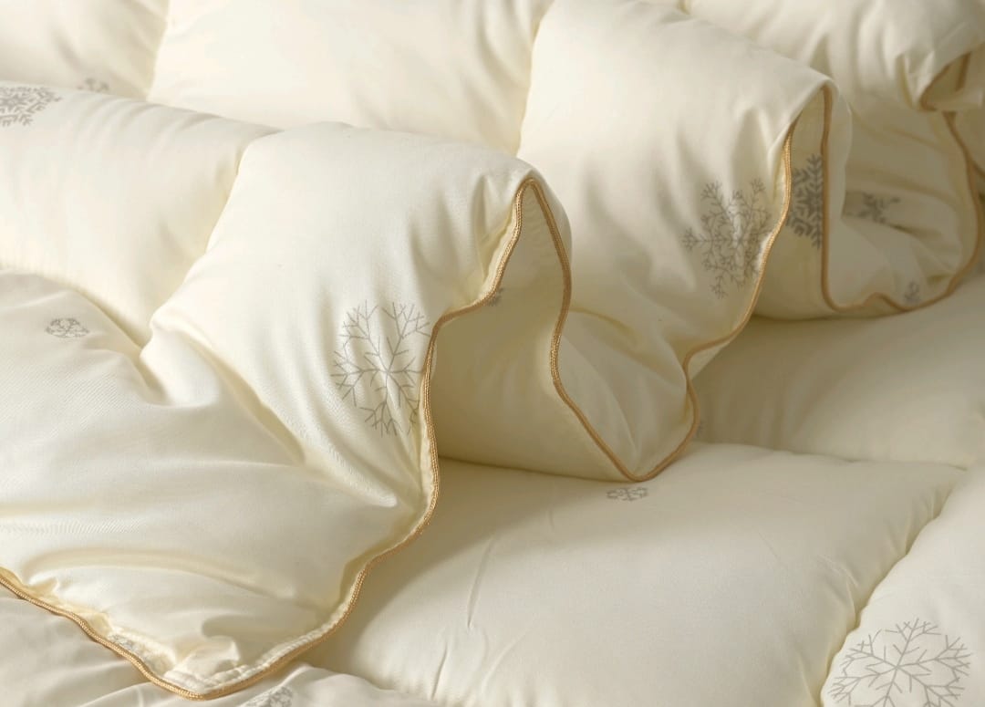 Ultrasoft luxury & Supersoft Micro Fibre Comforter With Anti Fibre Peeling Treatment