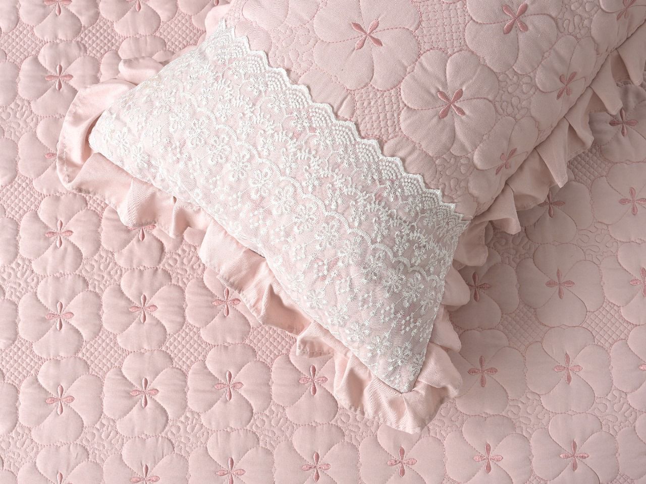 Heaven Beautiful Quilted Laced Bedding Set - The Gharnish - A Unit of Satkala Creations