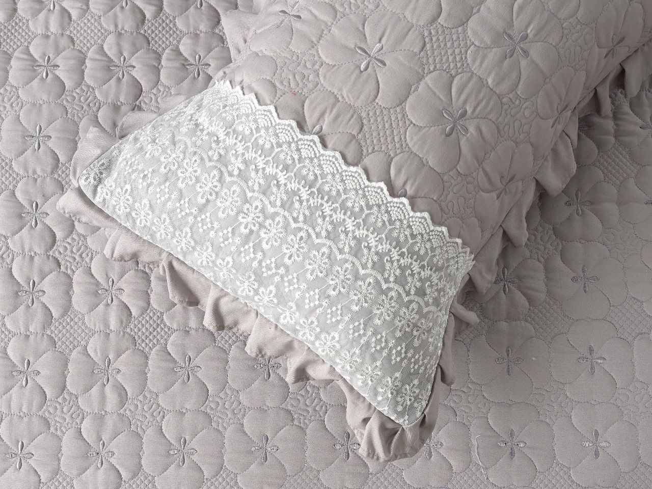 Heaven Beautiful Quilted Laced Bedding Set - The Gharnish - A Unit of Satkala Creations