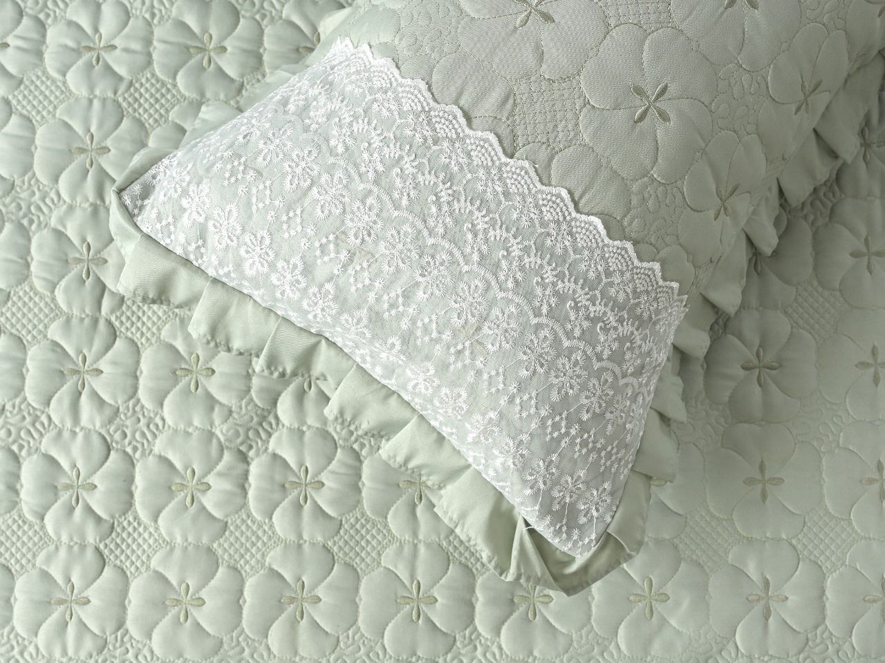 Heaven Beautiful Quilted Laced Bedding Set - The Gharnish - A Unit of Satkala Creations