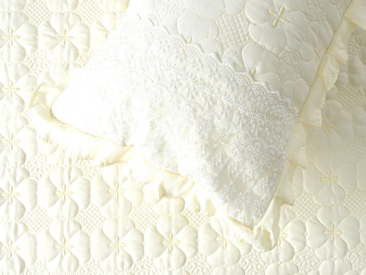 Heaven Beautiful Quilted Laced Bedding Set - The Gharnish - A Unit of Satkala Creations