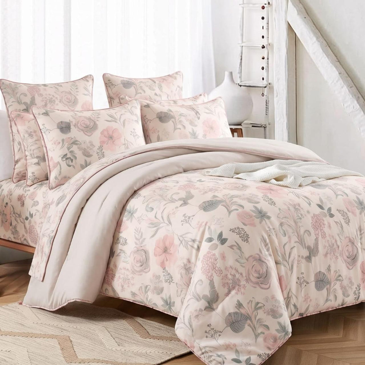 Reversible King Size Comforter Set by The Gharnish featuring intricate Jharokha-inspired patterns and plush fabric for elegant bedding.